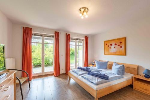 Кровать или кровати в номере Strandhaus Fiete - Haus Walfisch - ABC330