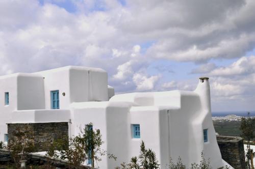 Το κτήριο όπου στεγάζεται  η βίλα