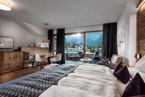 Postel nebo postele na pokoji v ubytování Rieser Achensee Resort
