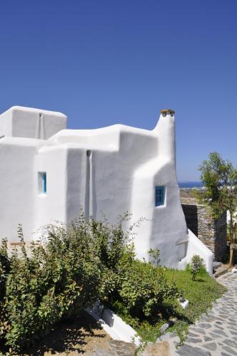 Το κτήριο όπου στεγάζεται  η βίλα
