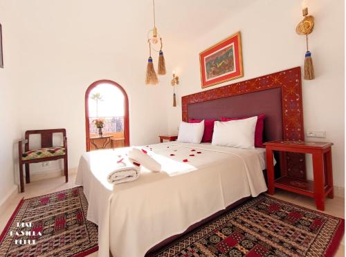 Postel nebo postele na pokoji v ubytování Riad la villa bleue & SPA