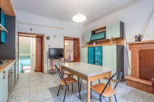 a kitchen with a table and chairs in a room at la casa di Za' Rosina in Monteodorisio