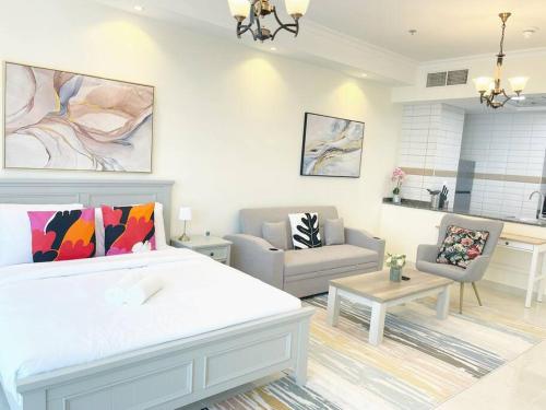 RH- Beautiful Canal View, Cozy studio near metro station