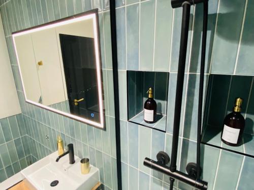 Luxury 2 Bedroom Apartment w/ Free Parking photo 9