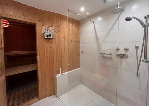 a bathroom with a shower and a glass shower stall at Ferienwohnung Muthspiel in Keutschach am See