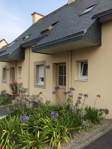 485 - Charmante maison à environ 500 mètres de la très belle plage de Caroual