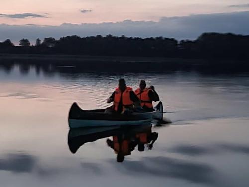 two people in a boat on a lake at Urlaub am Plätlinsee Haus Rike in Wustrow