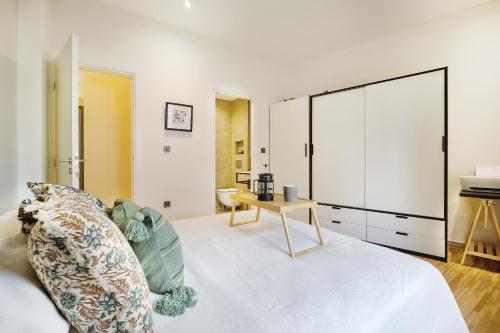 Renovated Kallimarmaro Apt in Athens Historic center