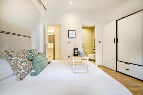Renovated Kallimarmaro Apt in Athens Historic center