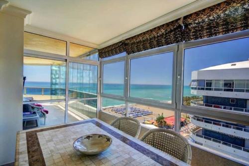 Luxury Suite Penthouse 4 bedrooms facing the sea