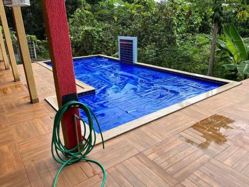 a swimming pool with a hose connected to a pole at Casa para locação no período da Tecnoshow Comigo 2024 in Rio Verde