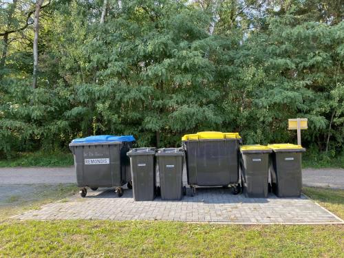 a group of trash cans sitting in a park at Urlaub am Plätlinsee Haus Rike in Wustrow