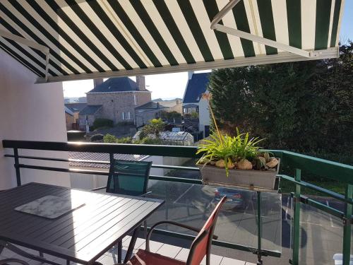 523 - A ERQUY, proximité centre ville et plage du centre, dans un immeuble tranquille