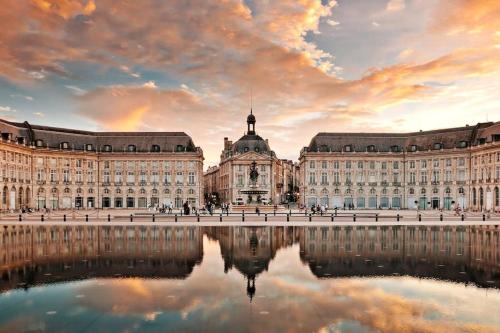 Key to Bordeaux - fairytale view, 2 bd + elevator