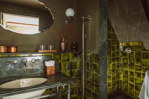 a bathroom with a sink and a mirror at De Durgerdam, Amsterdam in Amsterdam