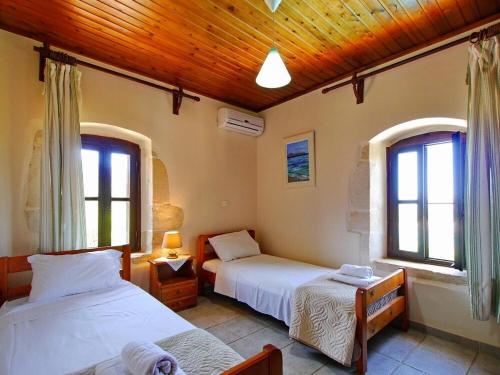 Postel nebo postele na pokoji v ubytování Villa Ovgoro, Provarma, pool, seaview balcony