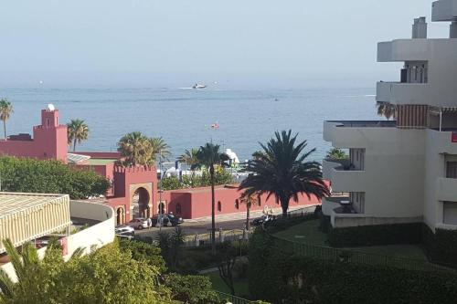 Benalbeach Apartment with Side Sea Views