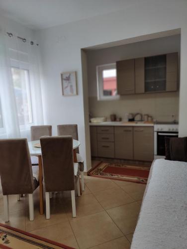 ティヴァトにあるApartments Gabi-Zdenka 1 i 2のギャラリーの写真