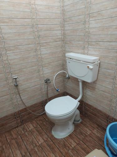 a bathroom with a white toilet in a room at Hill house in Tiruvannāmalai