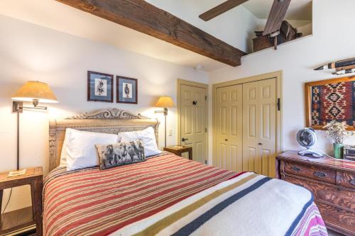 a bedroom with a large bed and two lamps at Mountain View in Ouray