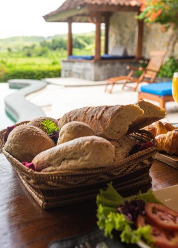 Comida en o cerca de esta villa