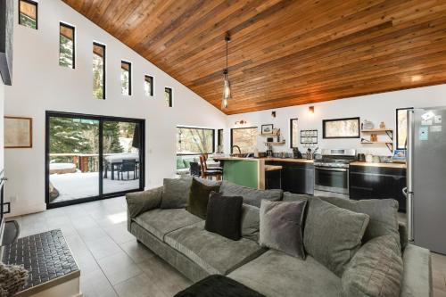 524 Spangler Lane – Photos 2