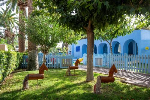 Κήπος έξω από το Aquila Rithymna Beach