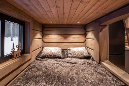 a large bed in a room with a window at ElveRo Lodge in Trysil