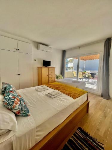 Apartment with sea views and large terrace