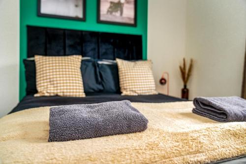 a bed with two pillows on top of it at Sleek and Stylish 3 Bed in Greenock - Sleeps 8 in Greenock