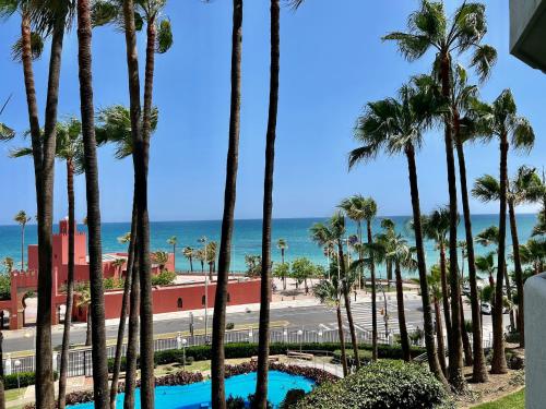 Modern Front Sea View Apartment in BenalBeach