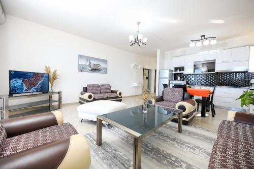 a living room with a couch and a table at Rezidenca Panorama Apartments in Vlorë