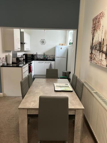 Billede fra billedgalleriet på The Long Hall 2 bed ground floor annexed apartment - sleeps 6 i Chesterfield