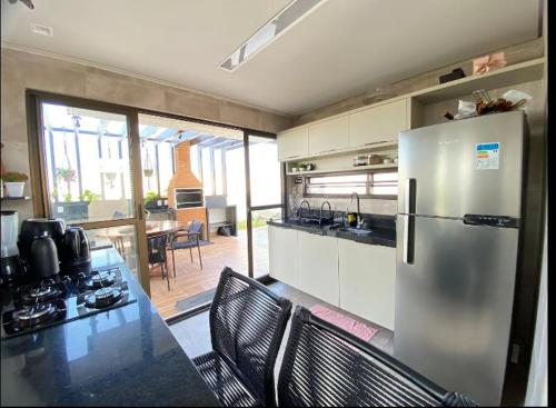 Η κουζίνα ή μικρή κουζίνα στο Uma casa perfeita num paraíso