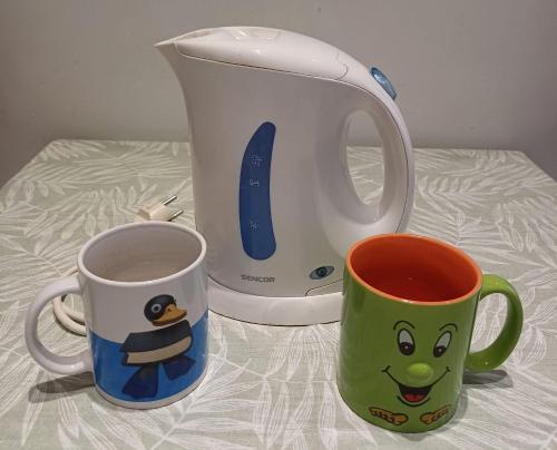two coffee mugs sitting on a table next to a toaster at Ca' delle Furlane in Venice