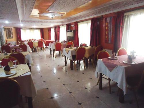 Restaurace v ubytování Hotel Lixus