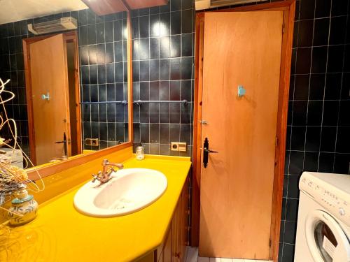 a bathroom with a sink and a mirror at Rústic de Llavorsí - L'Amfitriona in Llavorsí