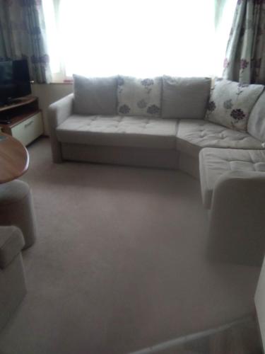 a living room with a white couch in a room at New Forest Caravan, #108 in New Milton