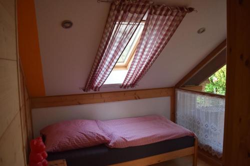 Postel nebo postele na pokoji v ubytování "Haus in der Einöde"