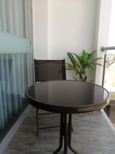 a table and a chair in a room at Casa Yuraq Hotel Boutique in Chincha Alta