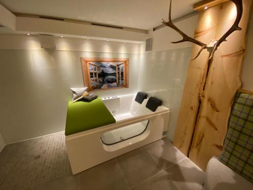 a bathroom with a sink with a green box at Ferienwohnung im Usseltal - Zirben Spa - Monheimer Alb - Altmühltal - Familie Geyer Daiting in Monheim