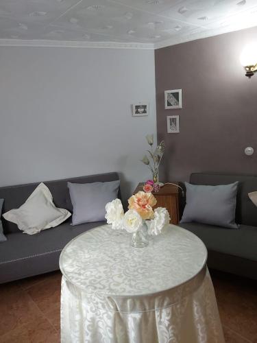 a living room with a table and a couch at ALOJAMIENTO TURISTICO LAS SOLANERAS in Solana del Pino