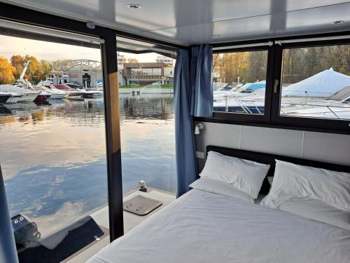 a bed in a boat with a view of the water at Floating Experience Black Pearl, Lago Maggiore in Dormelletto