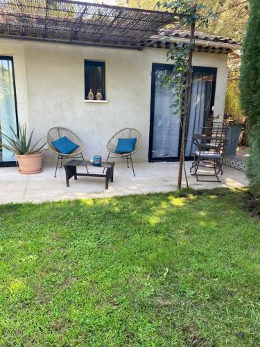 Κήπος έξω από το Chambres et tables d'hôtes , spa et séjour bien être , Le Clos de la Chèvre Sud