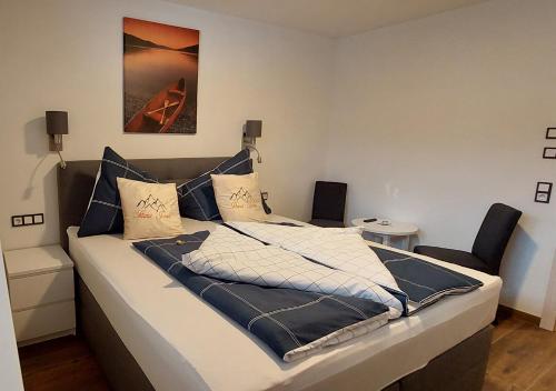 Ein Bett oder Betten in einem Zimmer der Unterkunft Haus Joan - Apartments