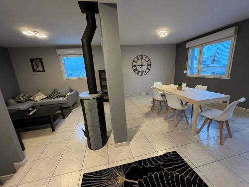 a living room with a fireplace and a table and chairs at Sérénité alsacienne in Seltz