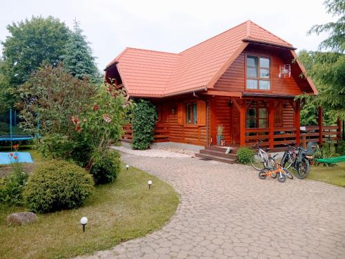 a log cabin with bikes parked in front of it at Enklawa Spokoju in Słójka Borowszczyzna