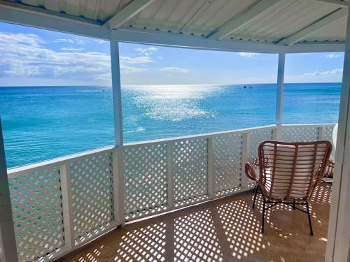 Purple Rain - Direct Seaviews, 2 Bedroom, 2 Bathroom, 3 Terrace Beachfront Bliss