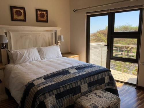Giường trong phòng chung tại Golf Suites @ Copperleaf