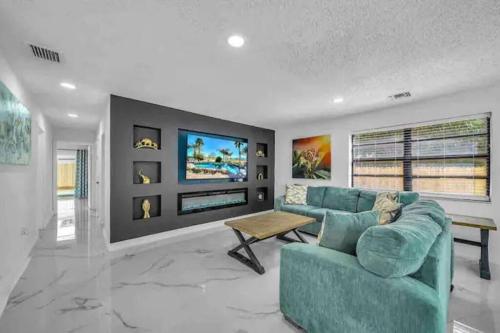 Gallery image of Indoor Basketball, Game Room, Heated Pool, Private in Fort Lauderdale